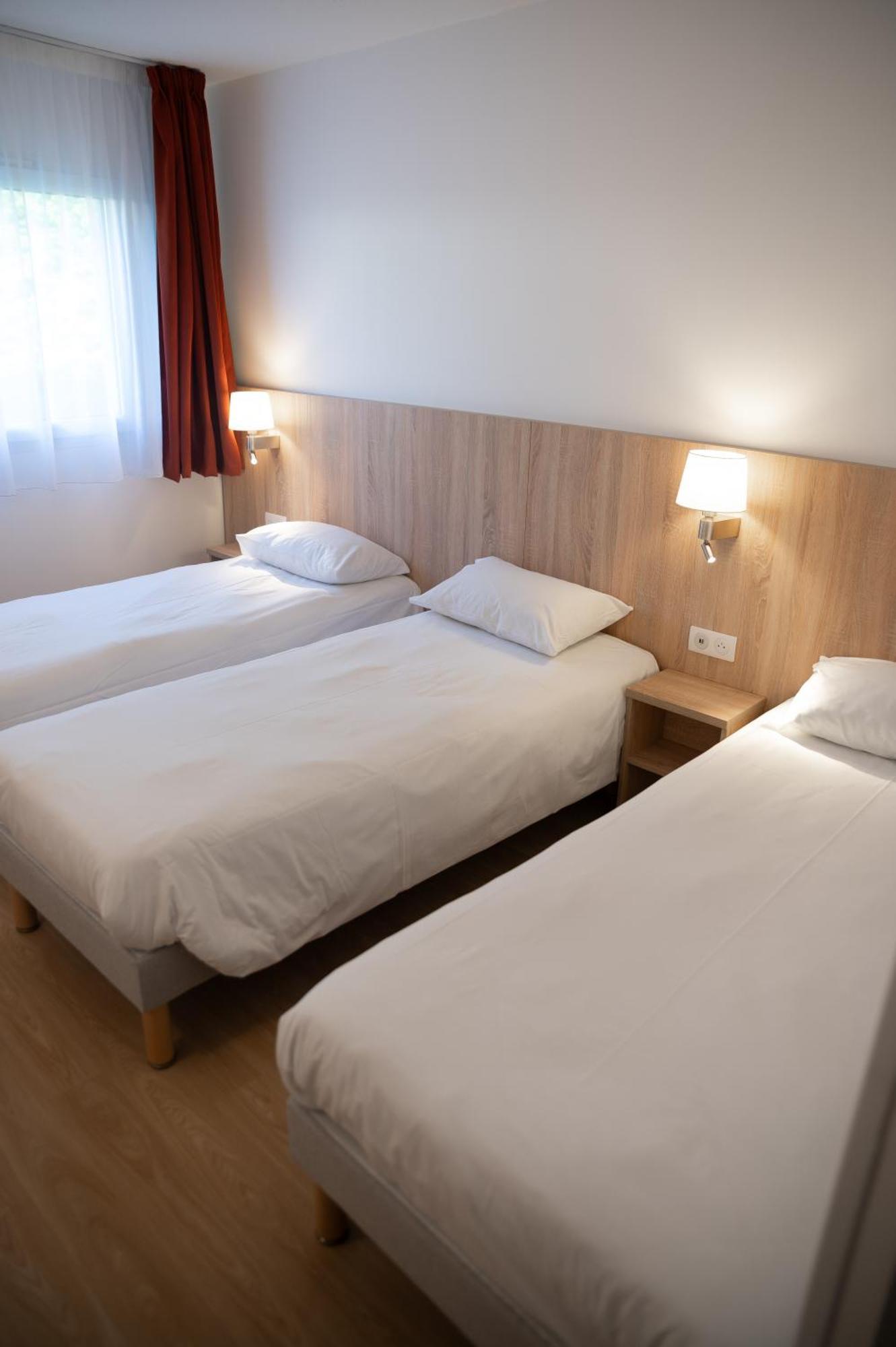 Hotel Aux Lys De Chablis Esterno foto